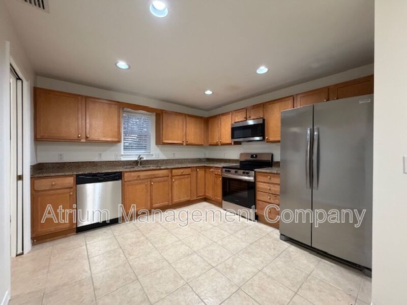 Charming 3-Bedroom Home with Fenced Yard in the Heart of Lake Helen property image