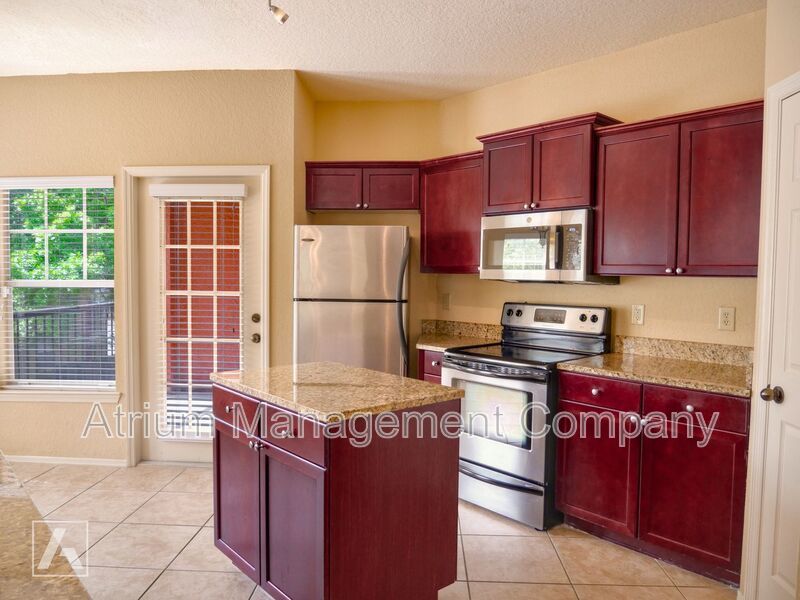Inviting 3 Bed 2 Bath Gated Spacious Condo in Lake Mary, FL near Heathrow property image