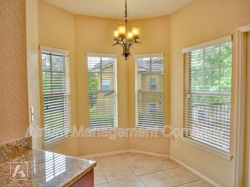 Inviting 3 Bed 2 Bath Gated Spacious Condo in Lake Mary, FL near Heathrow property image