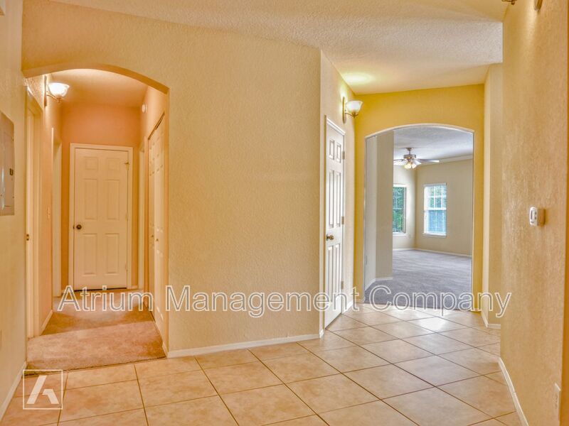 Inviting 3 Bed 2 Bath Gated Spacious Condo in Lake Mary, FL near Heathrow property image