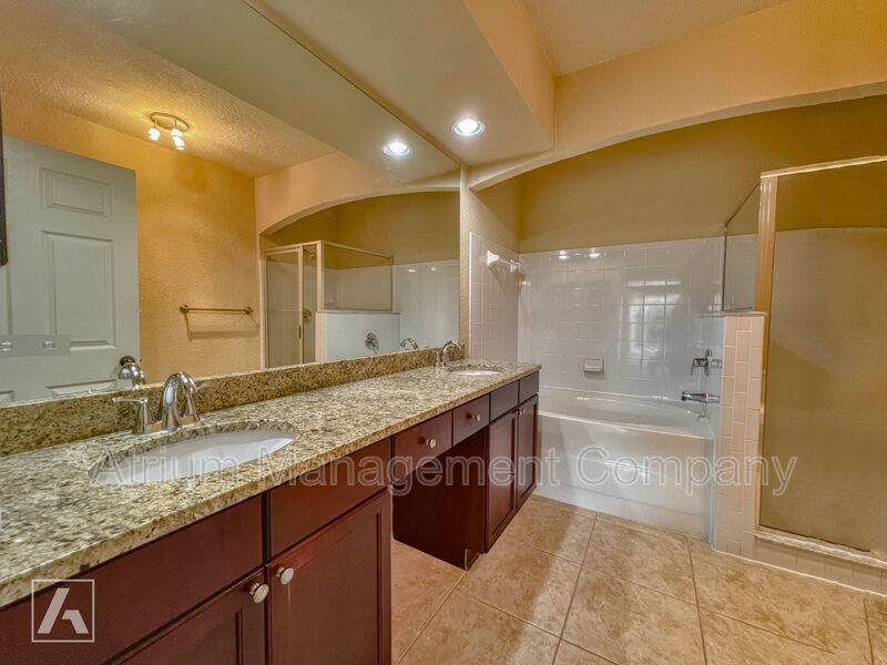 Inviting 3 Bed 2 Bath Gated Spacious Condo in Lake Mary, FL near Heathrow property image