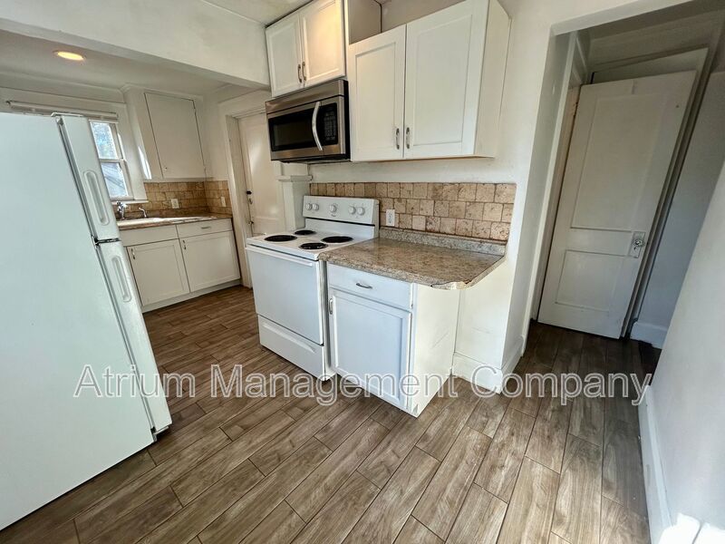 Charming 1 Bedroom Apartment in the Heart of St. Petersburg – Available Feb 2026! property image
