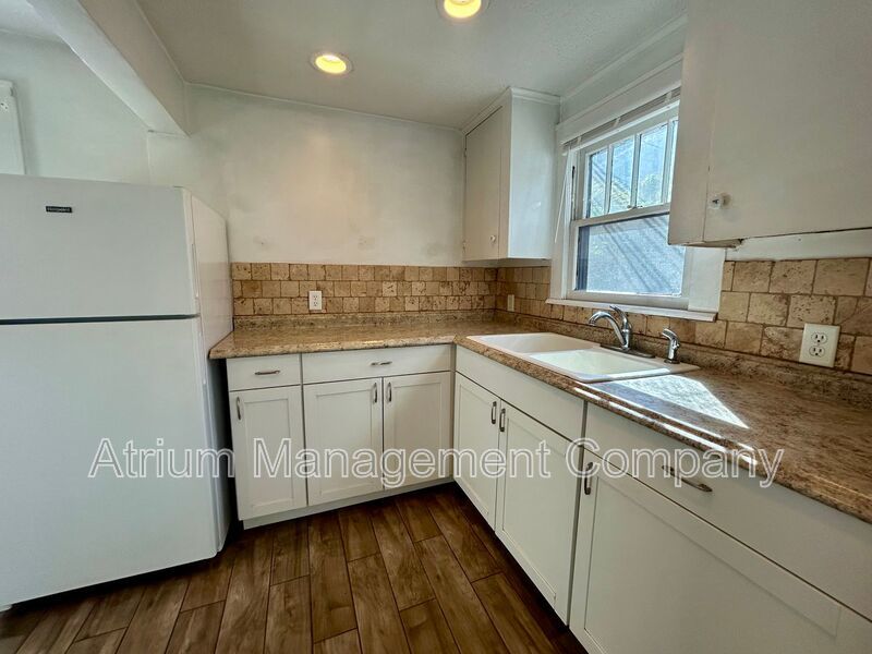 Charming 1 Bedroom Apartment in the Heart of St. Petersburg – Available Feb 2026! property image