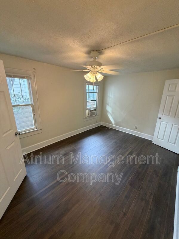 Charming 1 Bedroom Apartment in the Heart of St. Petersburg – Available Feb 2026! property image