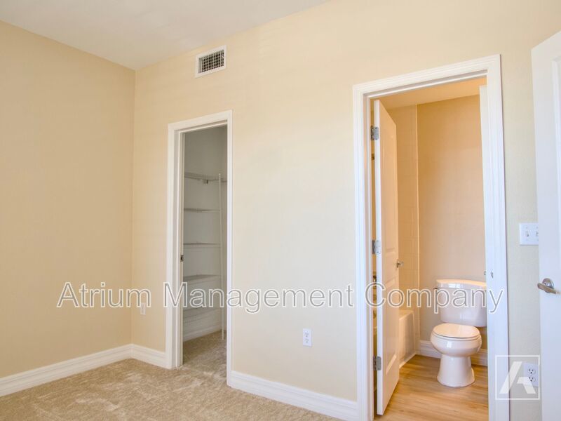 Unbeatable Downtown Orlando Living: Spacious 2 Bed/2 Bath Near AdventHealth! property image