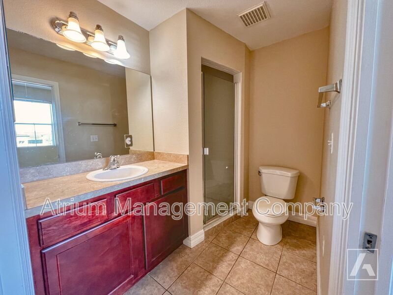 Unbeatable Downtown Orlando Living: Spacious 2 Bed/2 Bath Near AdventHealth! property image