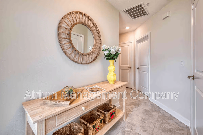 Beautiful 2 Bedroom, 2 Bathroom Davenport Home! property image