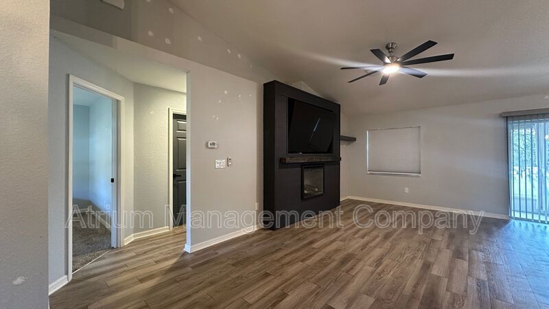 Bright & Modern 3-Bed Home with Washer & Dryer – Available Now property image