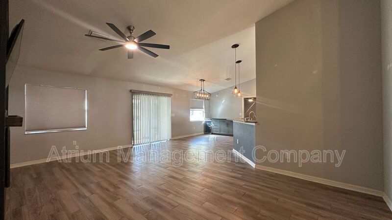 Bright & Modern 3-Bed Home with Washer & Dryer – Available Now property image