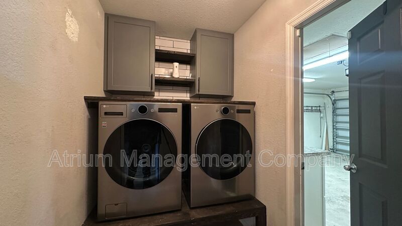 Bright & Modern 3-Bed Home with Washer & Dryer – Available Now property image