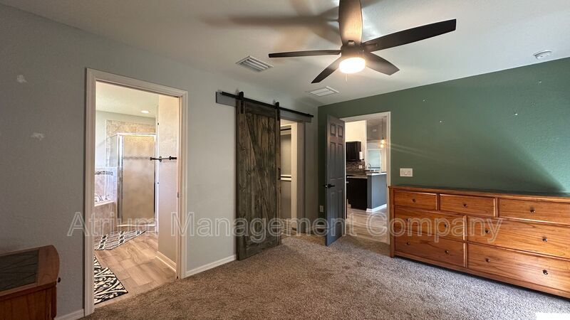 Bright & Modern 3-Bed Home with Washer & Dryer – Available Now property image