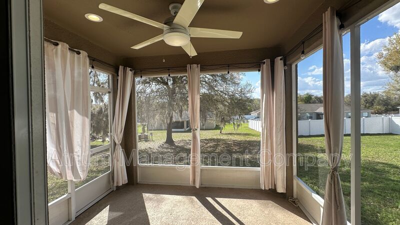 Bright & Modern 3-Bed Home with Washer & Dryer – Available Now property image