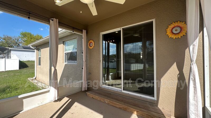 Bright & Modern 3-Bed Home with Washer & Dryer – Available Now property image