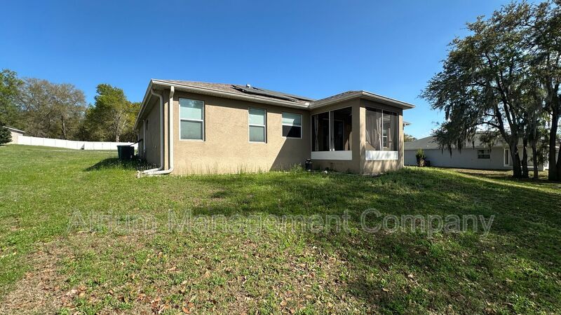 Bright & Modern 3-Bed Home with Washer & Dryer – Available Now property image