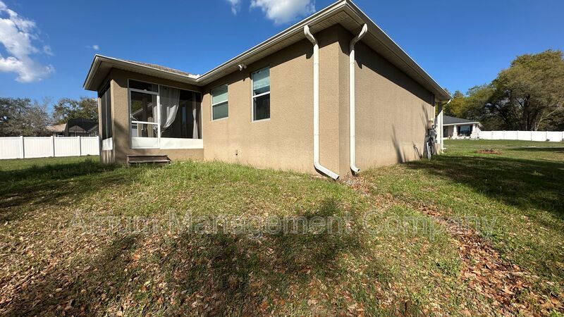 Bright & Modern 3-Bed Home with Washer & Dryer – Available Now property image