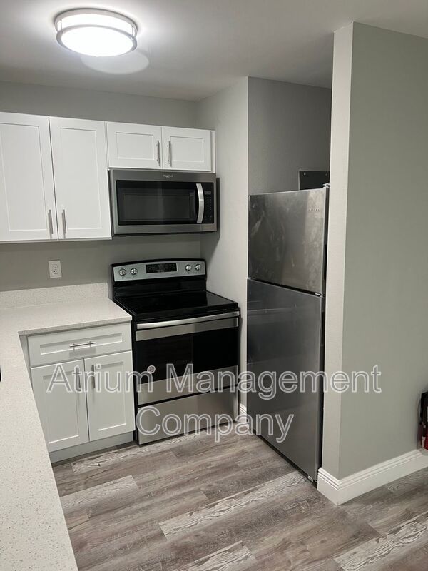 Beautifully Renovated Lakeside 1-Bedroom Apartment in Orlando | Lake Tyler Manor property image