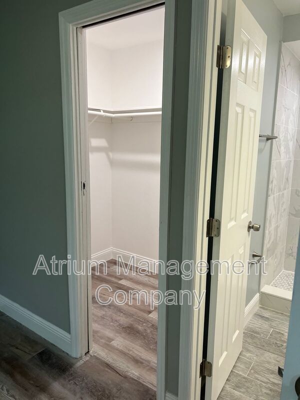 Beautifully Renovated Lakeside 1-Bedroom Apartment in Orlando | Lake Tyler Manor property image