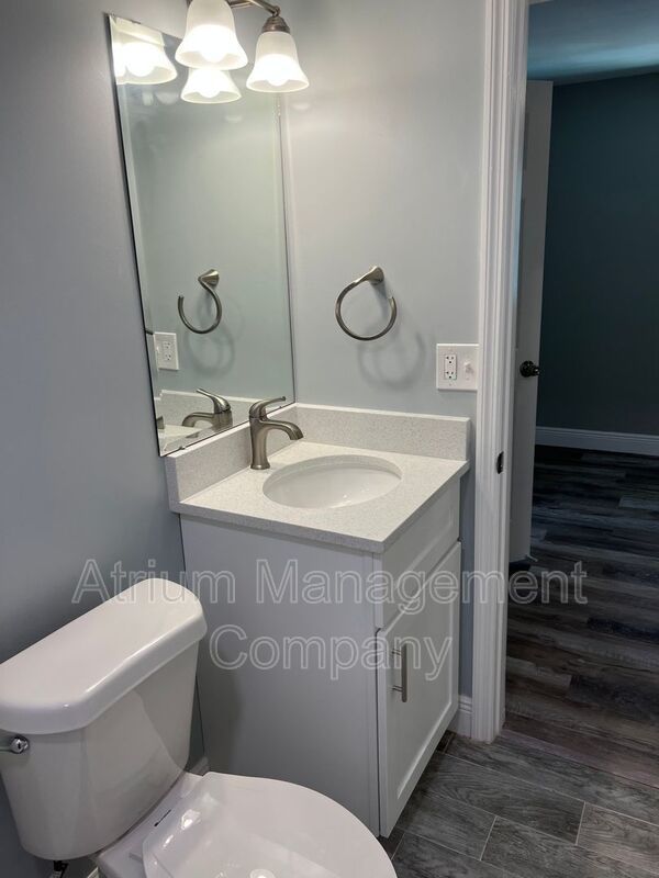 Beautifully Renovated Lakeside 1-Bedroom Apartment in Orlando | Lake Tyler Manor property image