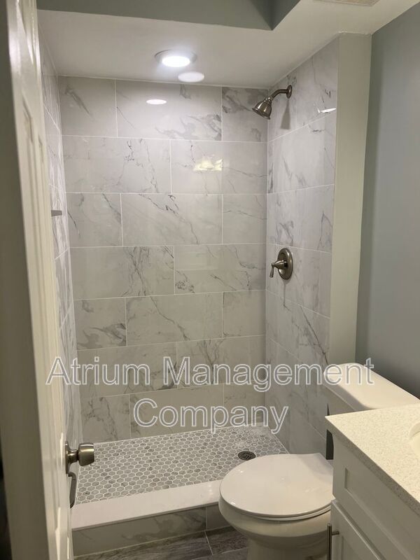 Beautifully Renovated Lakeside 1-Bedroom Apartment in Orlando | Lake Tyler Manor property image