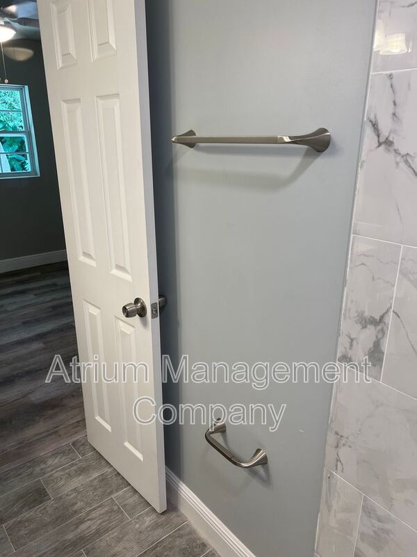 Beautifully Renovated Lakeside 1-Bedroom Apartment in Orlando | Lake Tyler Manor property image