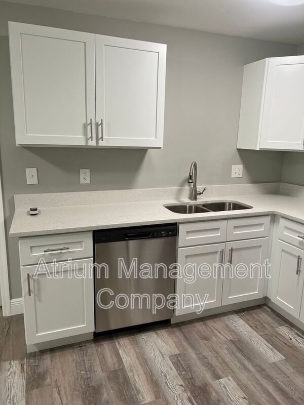 Beautifully Renovated Lakeside 1-Bedroom Apartment in Orlando | Lake Tyler Manor property image