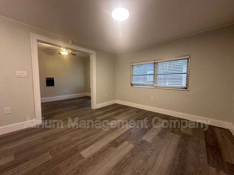 Fully Renovated One bedroom One bath - Stainless steel appliances and granite Countertops! Available Now property image