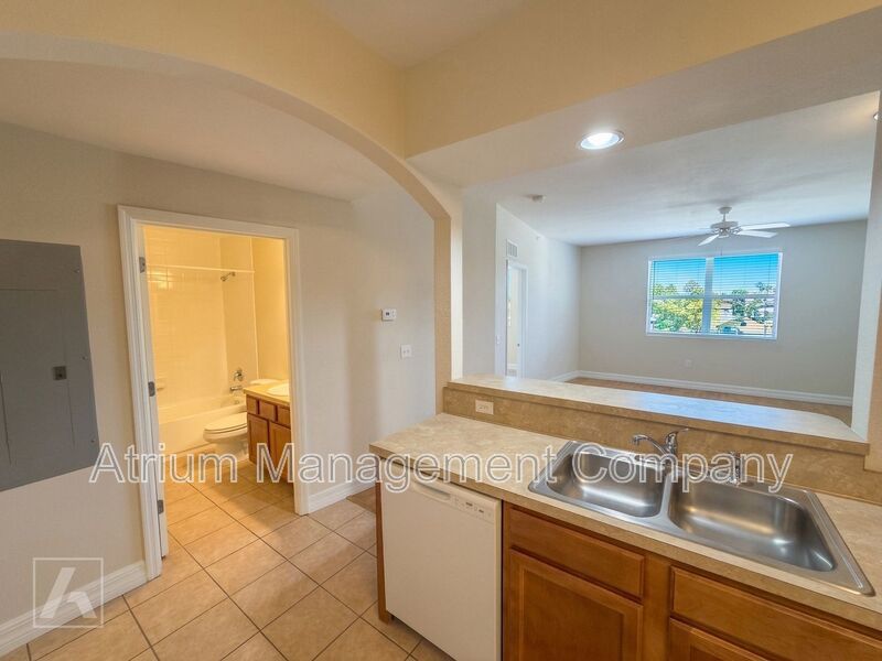 Spacious 2-Bedroom Apartment in Orlando, FL 32804 | Move-In Ready at North Pointe Place property image