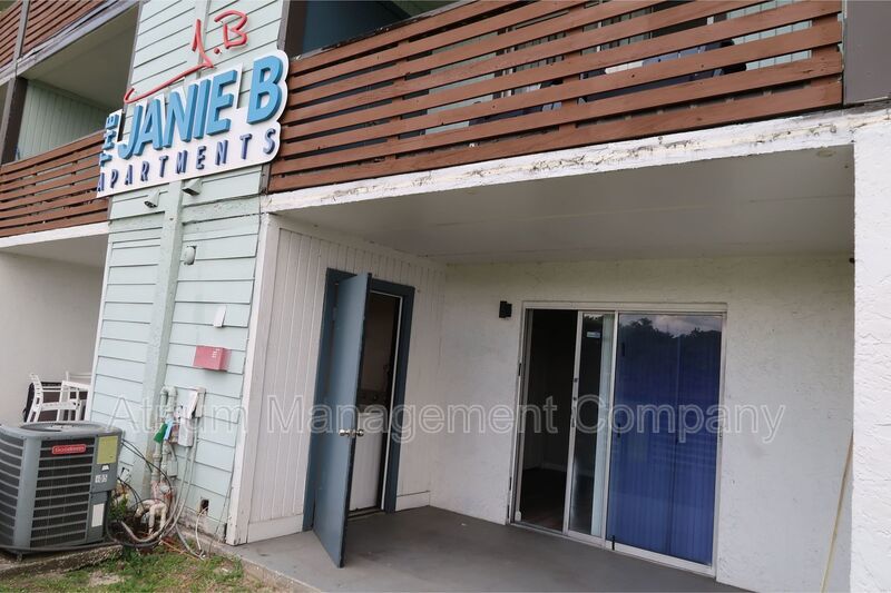 Charming WATERFRONT 1 Bed 1 Bath  Apartment for Rent in Tampa, FL! property image