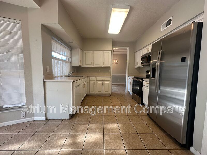 Beautiful 4 Bed 2.5 Bath Pool Home for Rent in Lake Mary, FL ! property image
